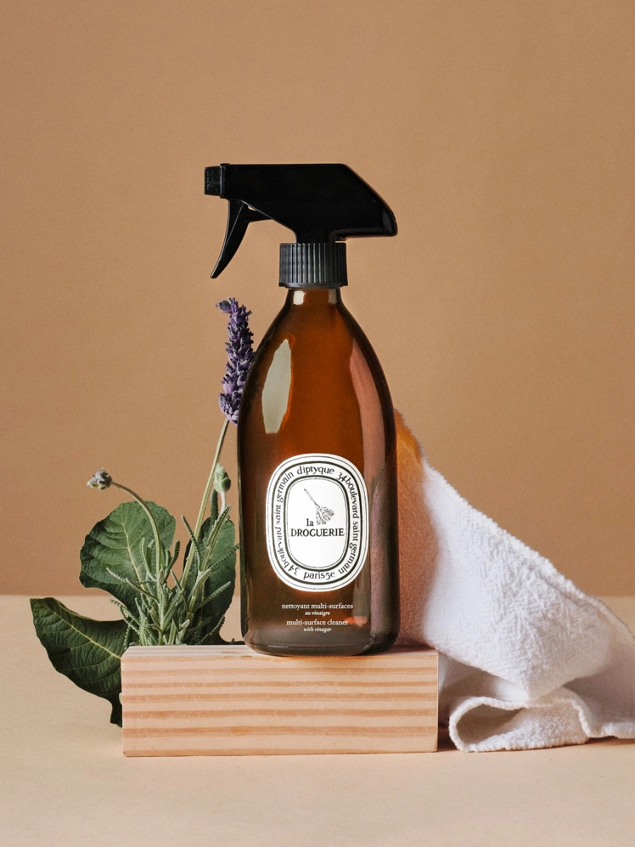 https://www.diptyqueparis.com/media/catalog/product/s/p/spray-solo-2_2025x2700px_diptyque2023_1.jpg?quality=100&bg-color=255,255,255&fit=bounds&height=&width=&format=webp&width=1024&quality=90